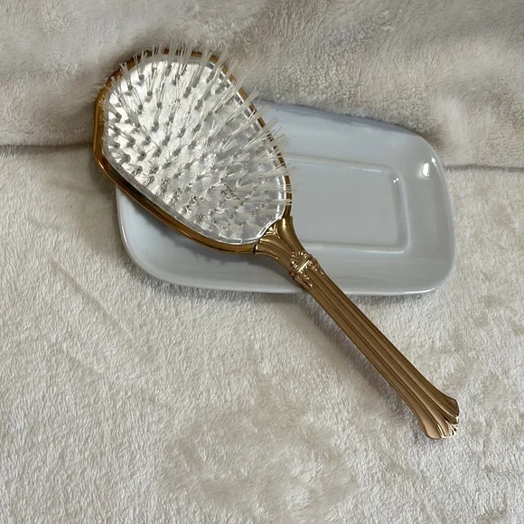 Vintage Brush with embroidery details! - Picture 2 of 12